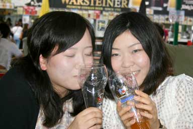 広島オクトーバーフェスト2014／ビール女子どうしで乾杯！