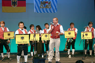 ドイツリンク京都オクトーバーフェスト2010／ステージで挨拶