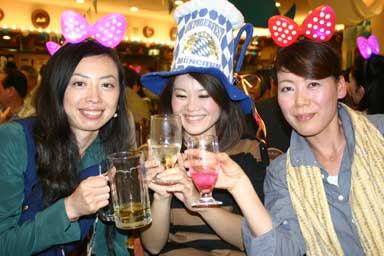 オクトーバーフェスト in 大阪 2013／ビール女子みんなで乾杯！