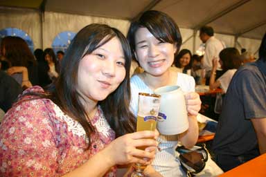 小倉オクトーバーフェスト2014／ビール女子どうしで乾杯！